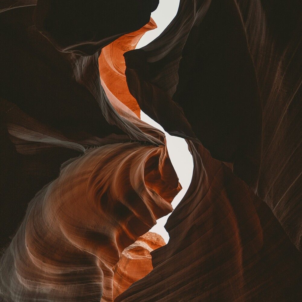 Ocean waves representing steady, reliable financial guidance